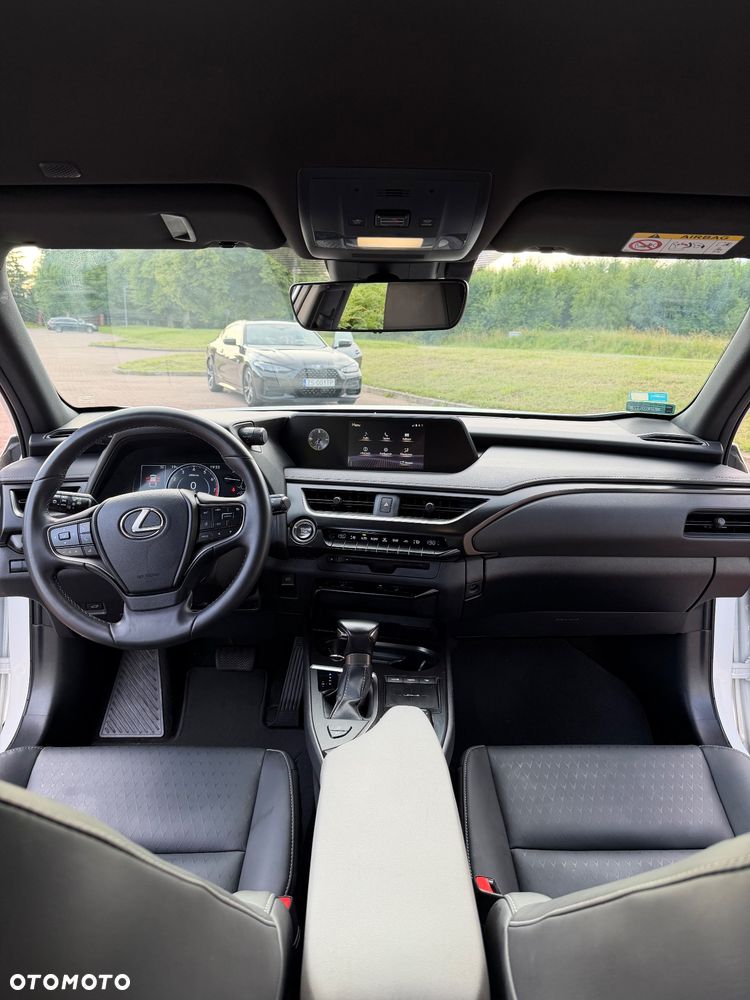Lexus UX - 10