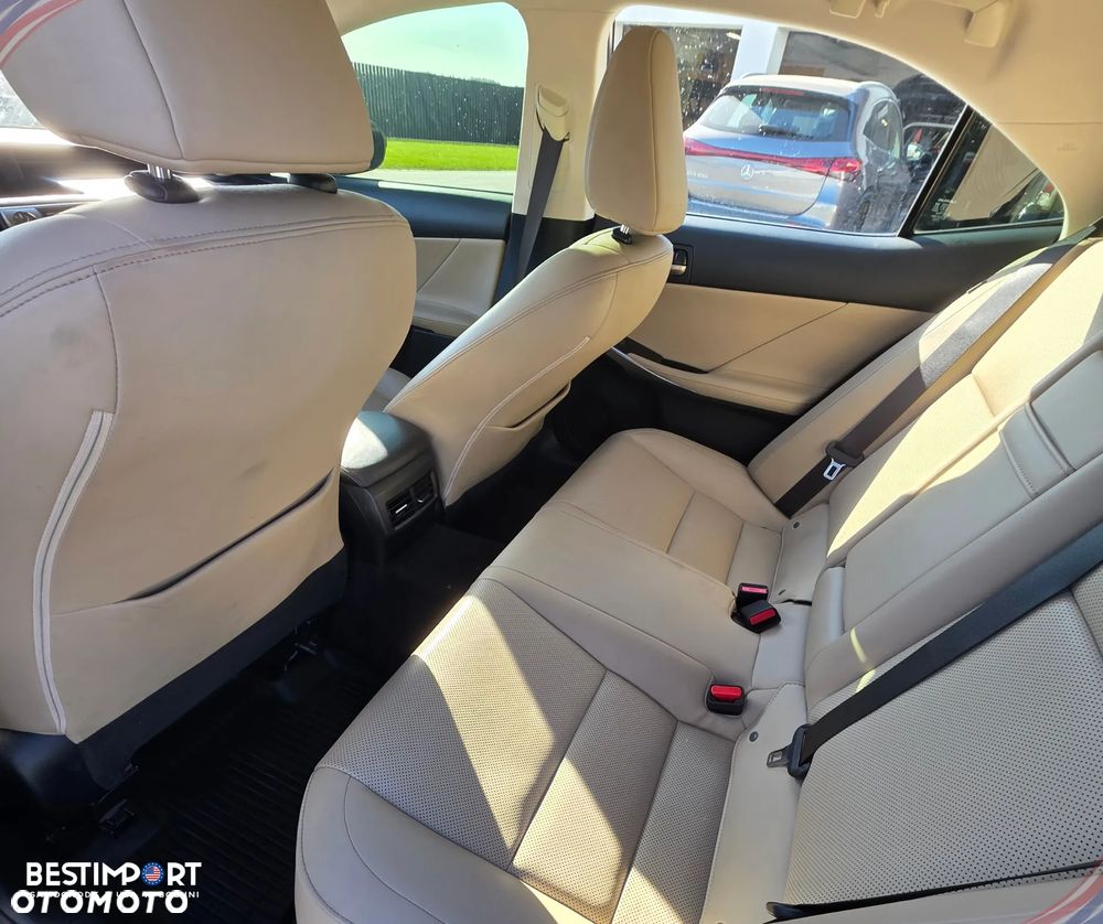 Lexus IS 200t / 300 Prestige - 15