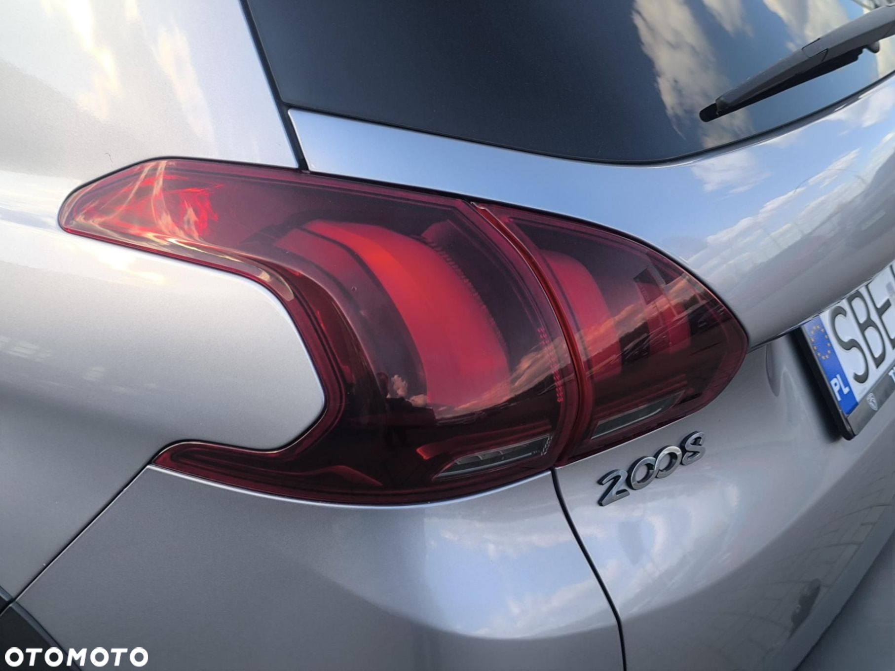 Peugeot 2008 - 8