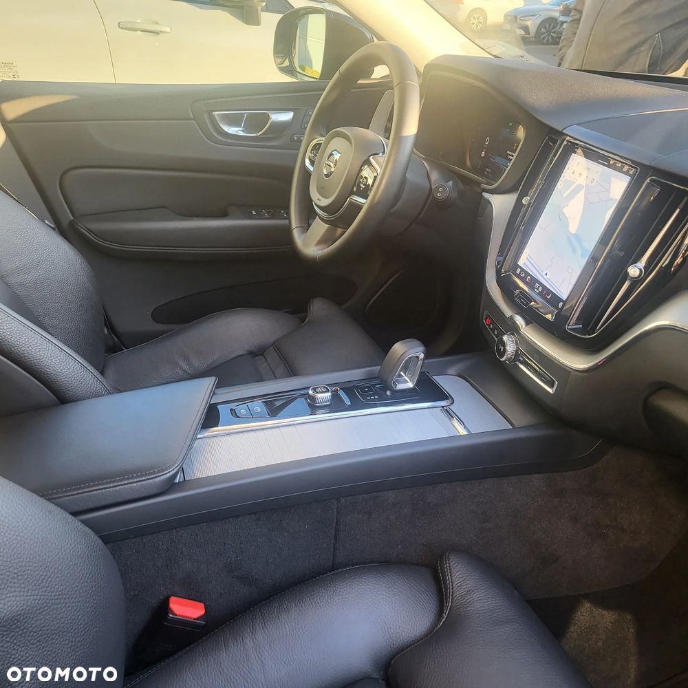 Volvo XC 60 B5 B AWD Plus Dark - 8