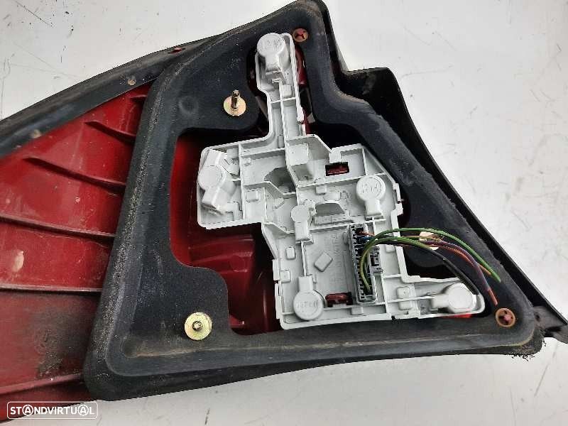 FAROLIM TRASEIRO DIREITO FORD MONDEO III SEDAN 2004 - 3