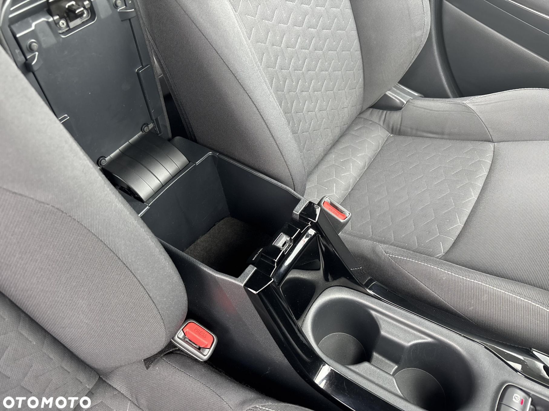 Toyota Corolla - 12