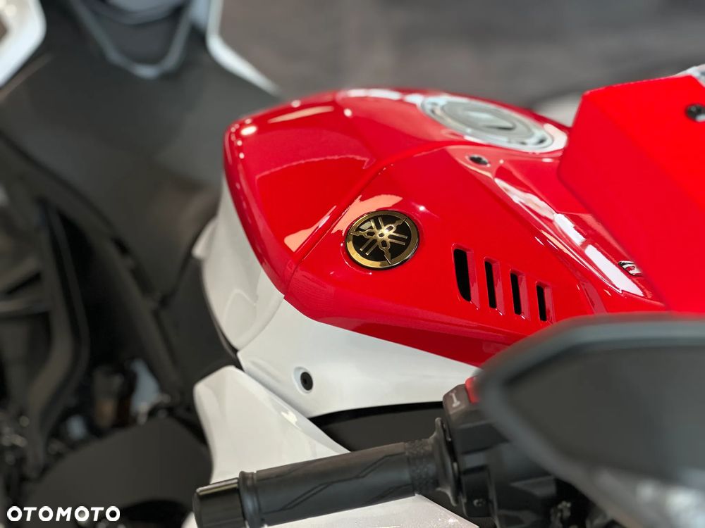 Yamaha R9 - 12