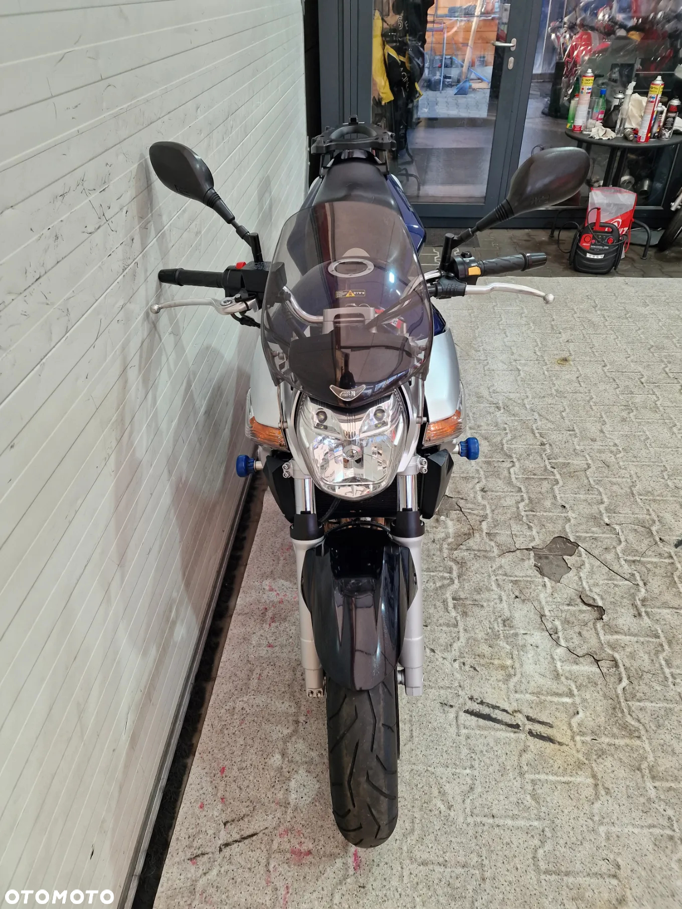 Suzuki GSR - 14
