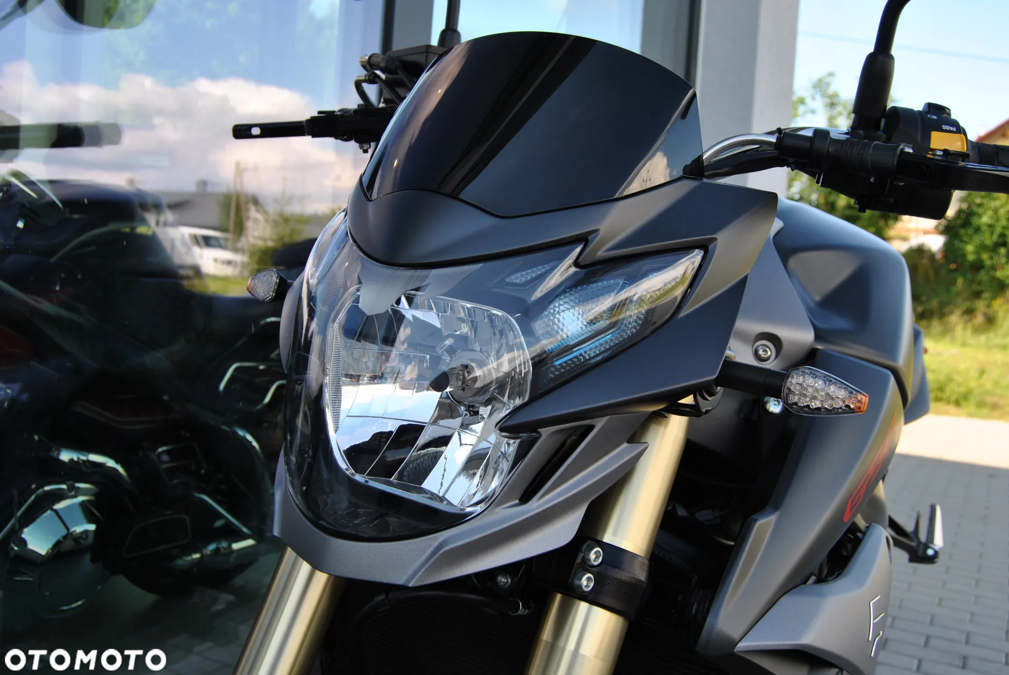 Suzuki GSR - 39
