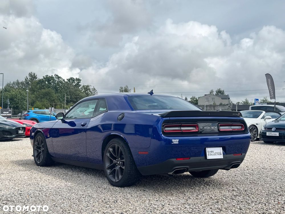 Dodge Challenger - 7