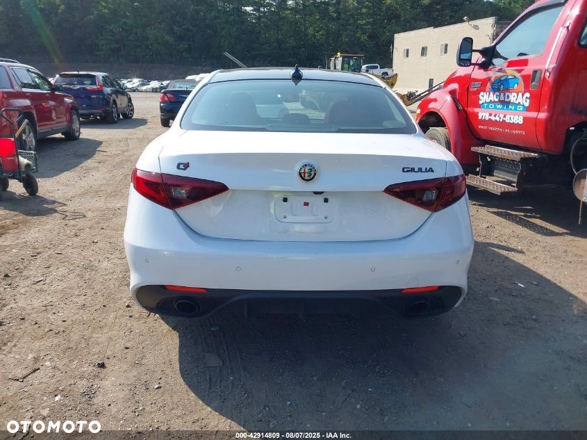 Alfa Romeo Giulia - 7