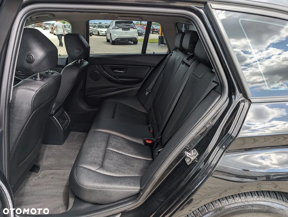 BMW Seria 3 318d Edition Luxury Line Purity - 36