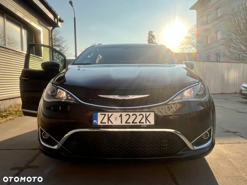 Chrysler Pacifica - 16