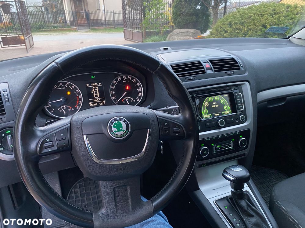 Skoda Octavia 2.0 TDI Ambiente DSG - 11