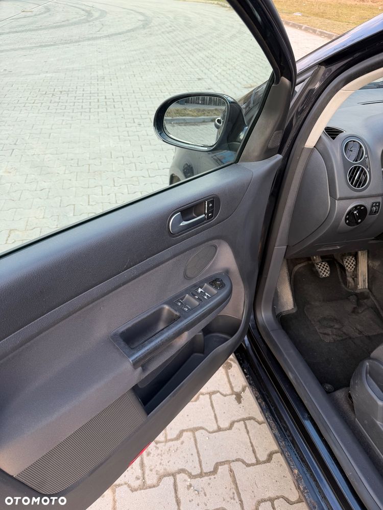 Volkswagen Golf 1.6 FSI Trendline - 9