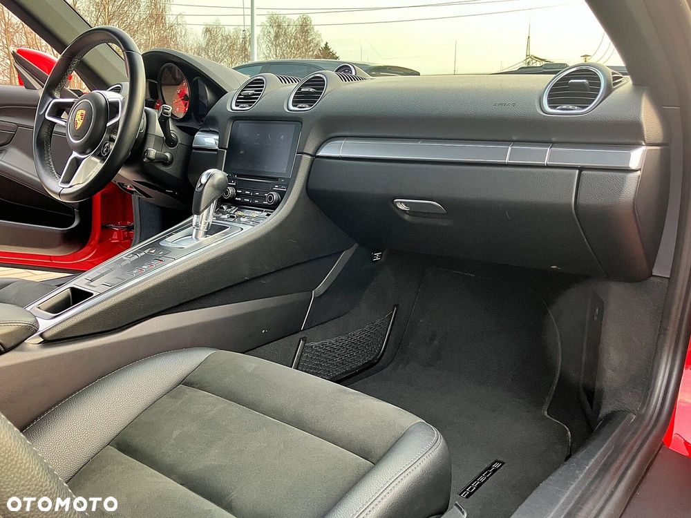 Porsche 718 Cayman - 34