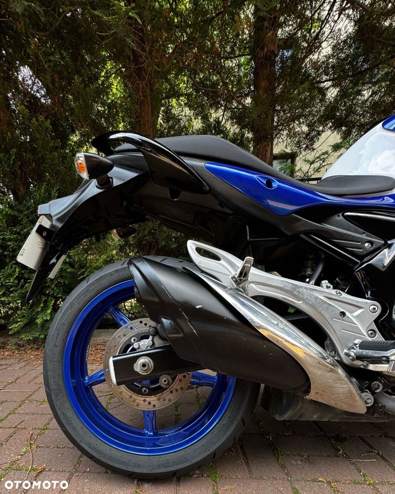 Suzuki Gladius - 6