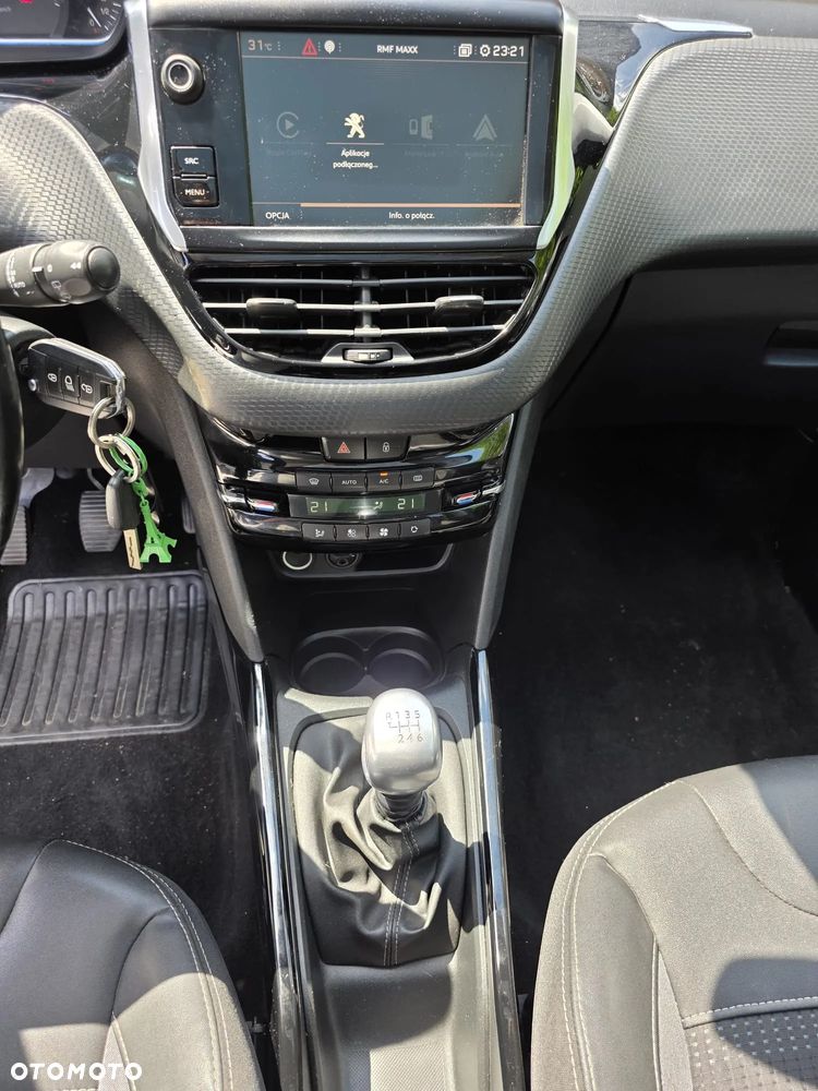 Peugeot 2008 1.2 PureTech Allure S&S - 17