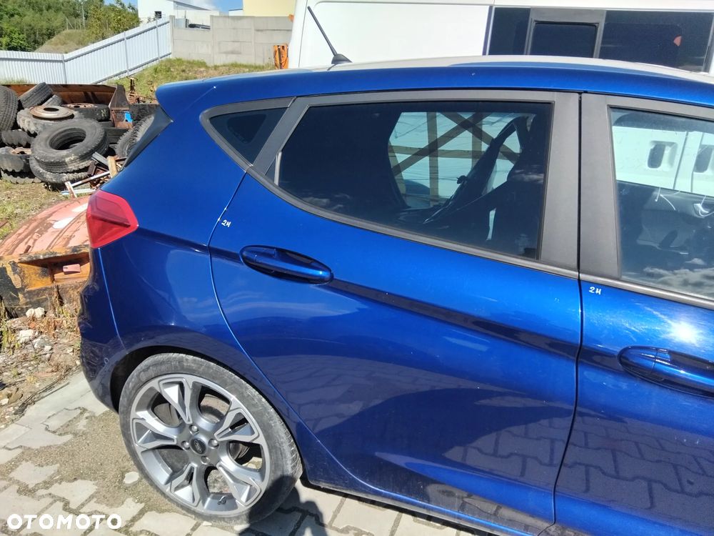 Fiesta MK8 2017- drzwi tył prawe lakier kod 2H