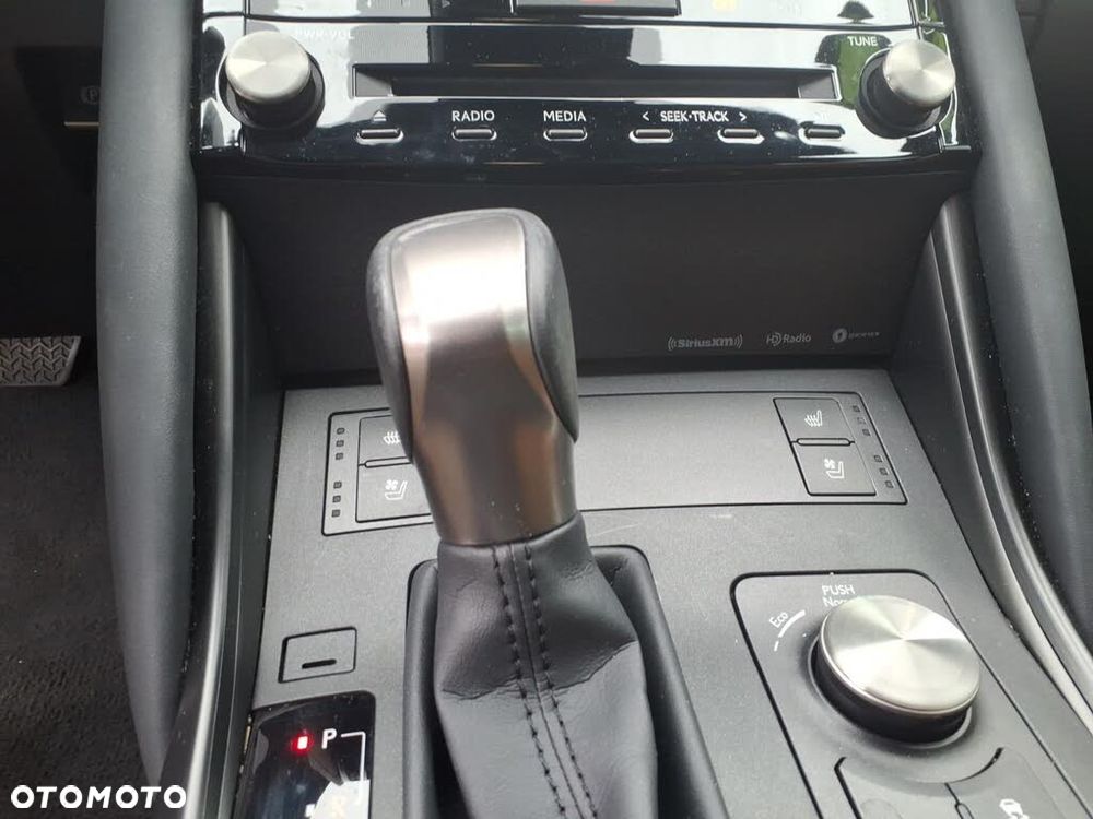 Lexus IS 200t - 13