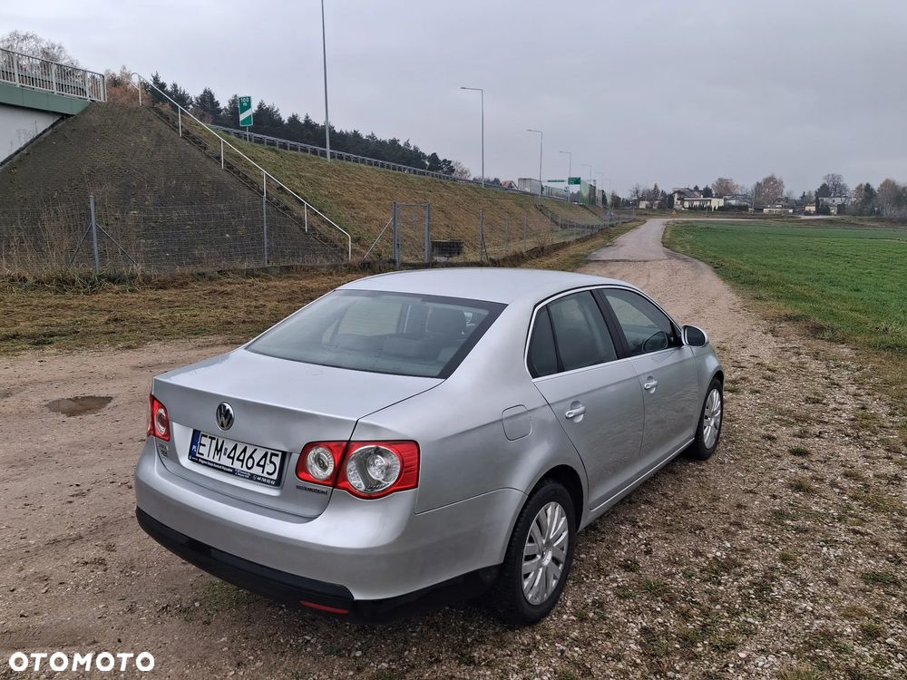 Volkswagen Jetta 1.9 TDI DPF Trendline BlueMotion - 5