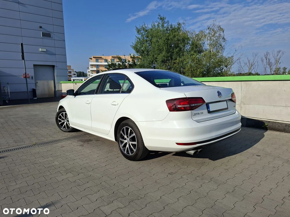 Volkswagen Jetta - 3