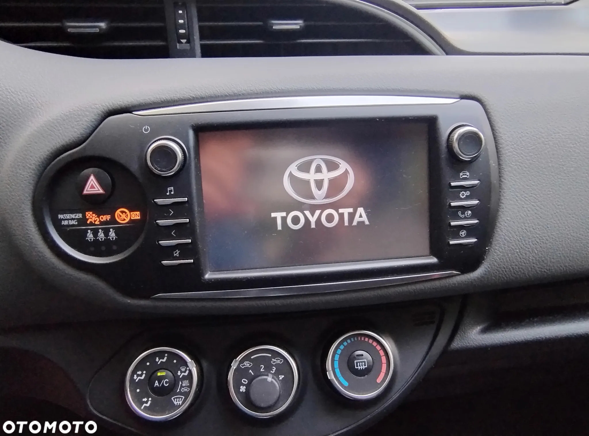 Toyota Yaris 1.5 Premium - 11