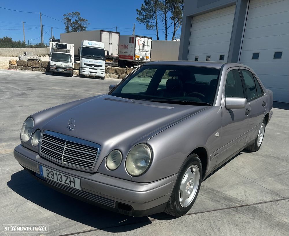 Mercedes-Benz E 200 - 1