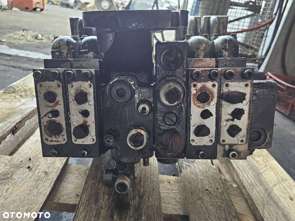 ROZDZIELACZ STEYR 6230 CVT T7 PUMA - 3