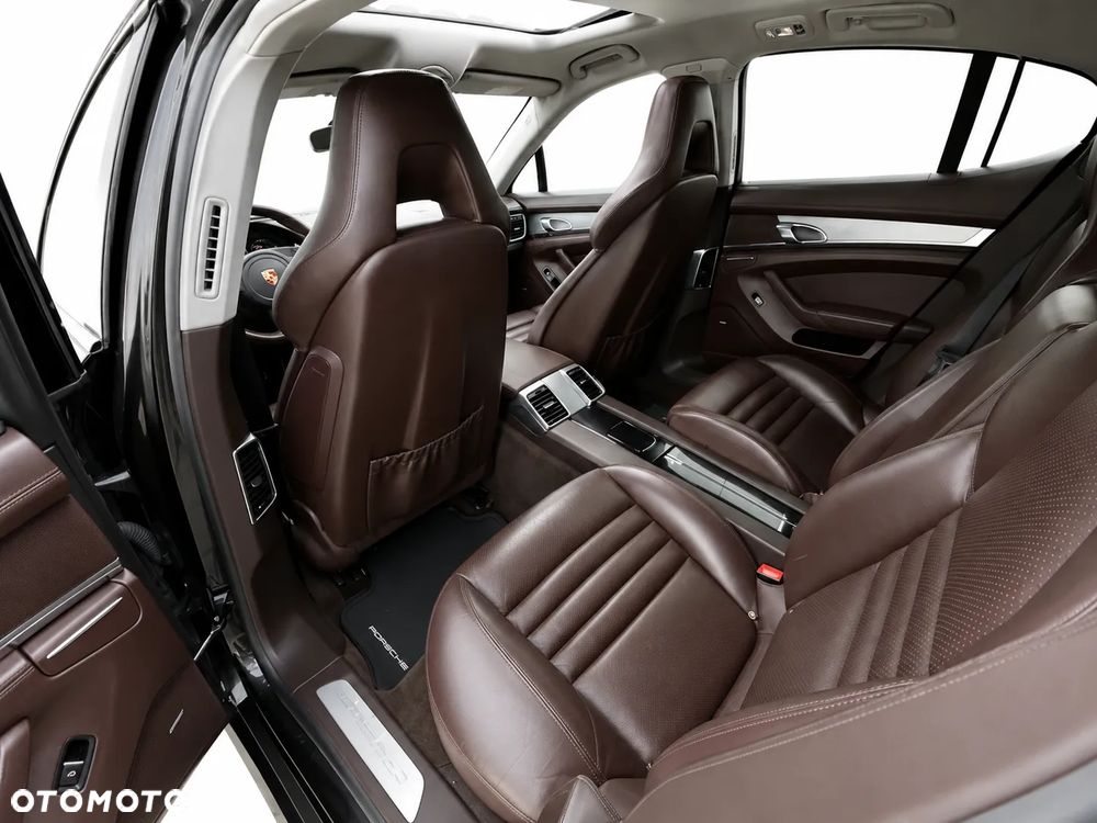 Porsche Panamera 4 - 8