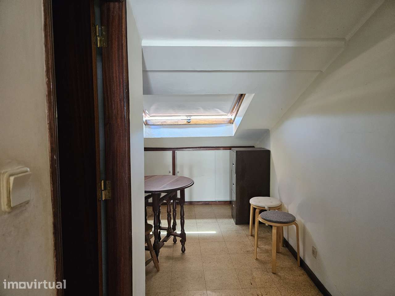 Apartamento T1 sem cozinha ( ler descrição) em São Domingos de Benfica - Grande imagem: 5/16
