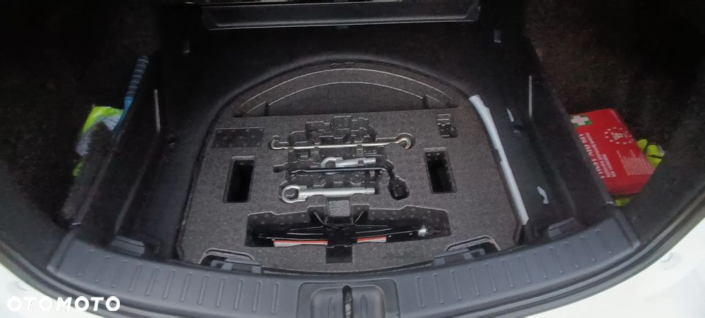 Toyota Corolla ver-1-8-hybrid-comfort - 12
