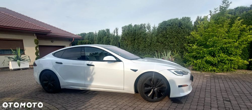 Tesla Model S - 12