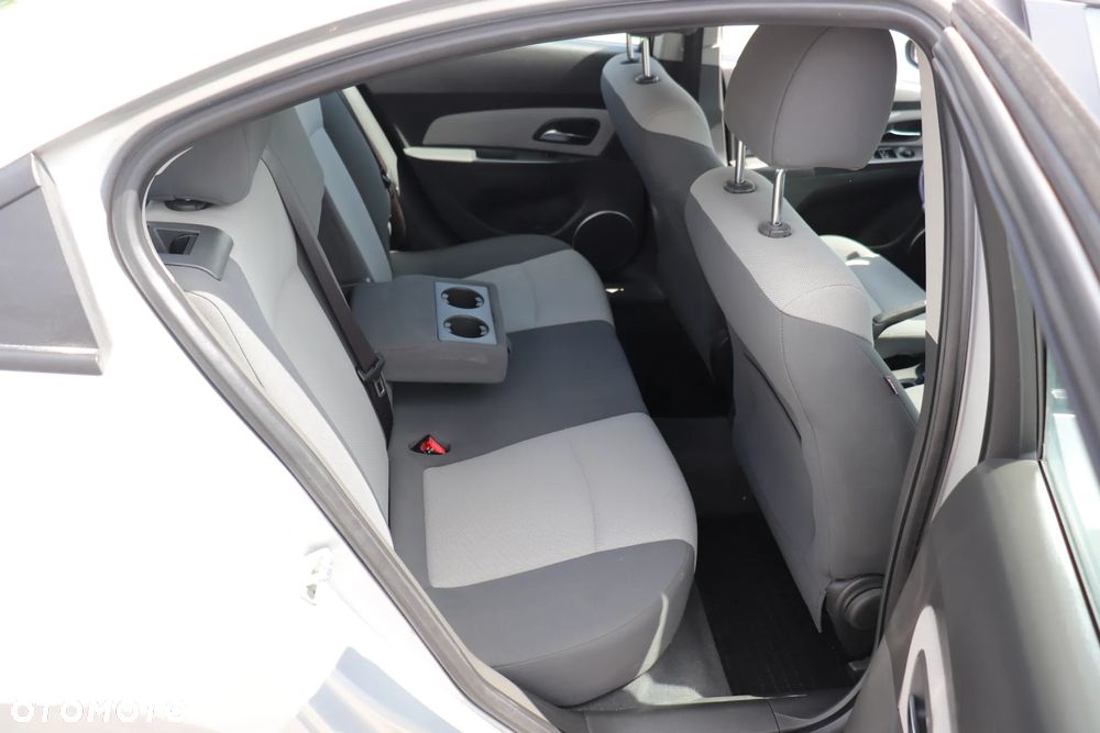Chevrolet Cruze 1.6 Base - 14