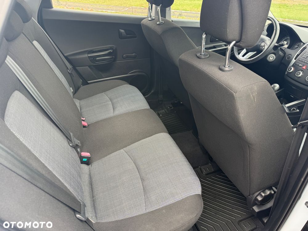 Kia Ceed - 10