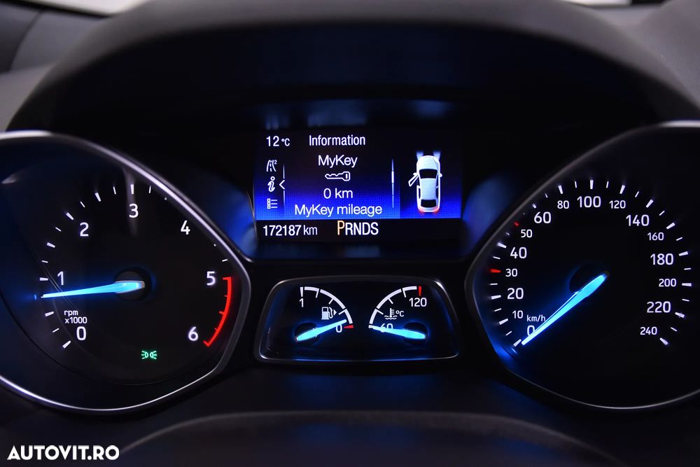 Ford Kuga 2.0 TDCi 2x4 Aut. ST-Line - 10