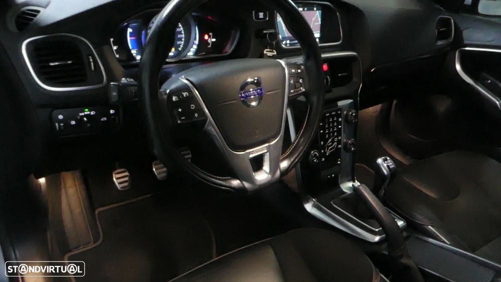 Volvo V40 D2 R Design - 3