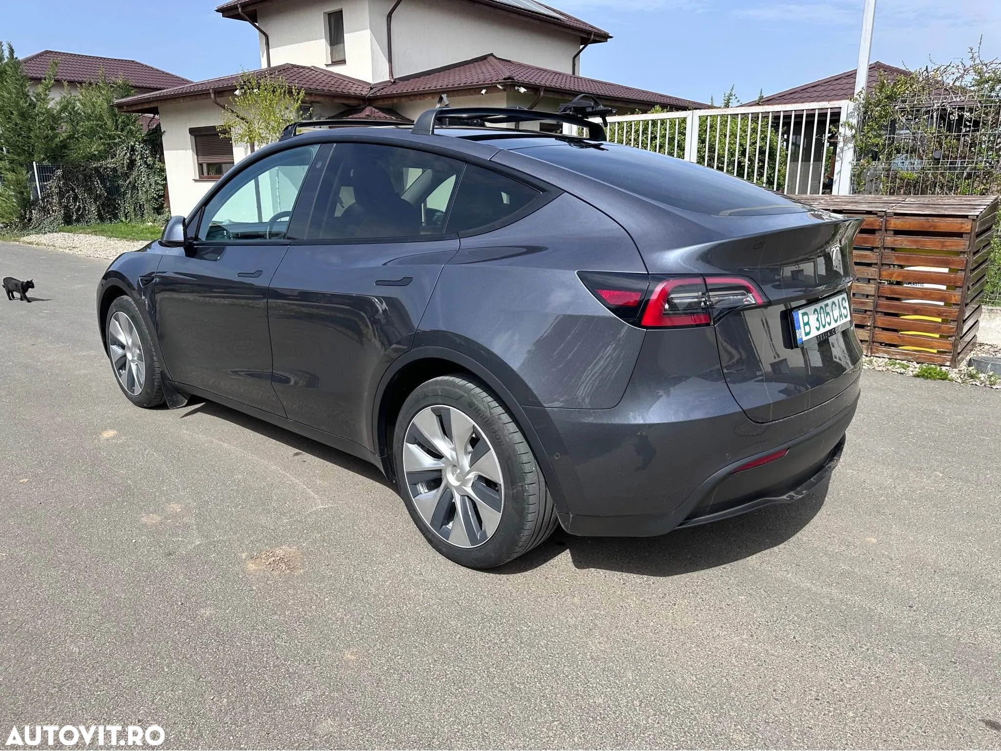 Tesla Model Y - 2