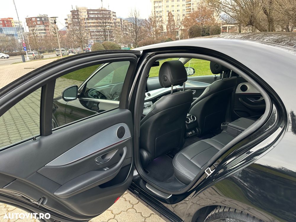 Mercedes-Benz E - 27