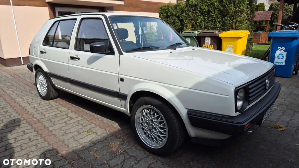 Volkswagen Golf - 1