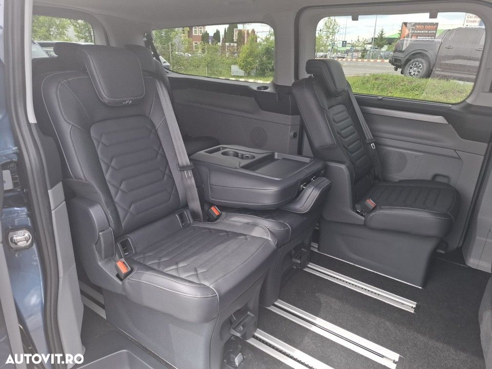 Ford Tourneo Custom - 11
