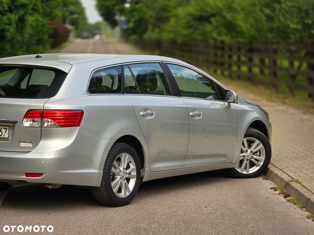 Toyota Avensis 2.0 D-4D Premium - 41
