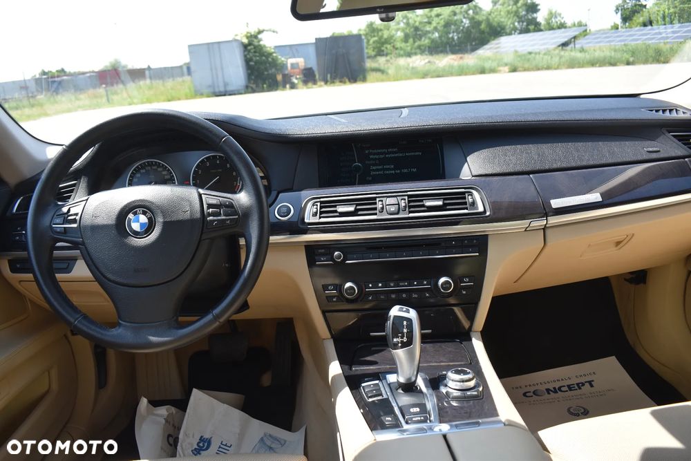 BMW i7 - 17