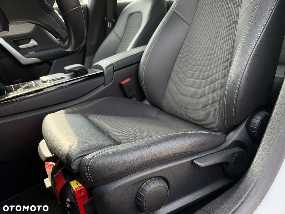 Mercedes-Benz CLA 180 d Progressive 8G-DCT - 11