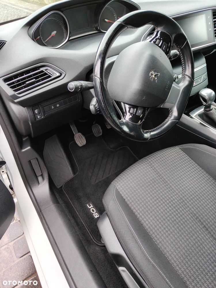Peugeot 308 - 23