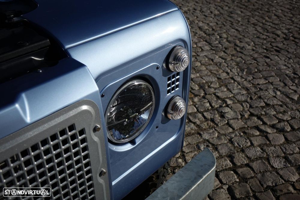 Land Rover Defender - 12