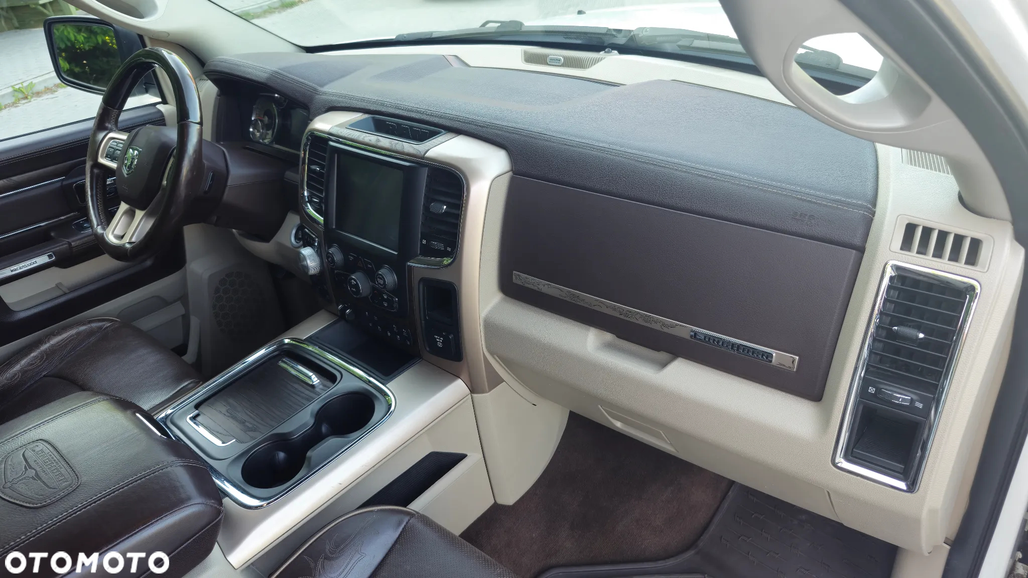 Dodge RAM 1500 5.7 4x4 - 16