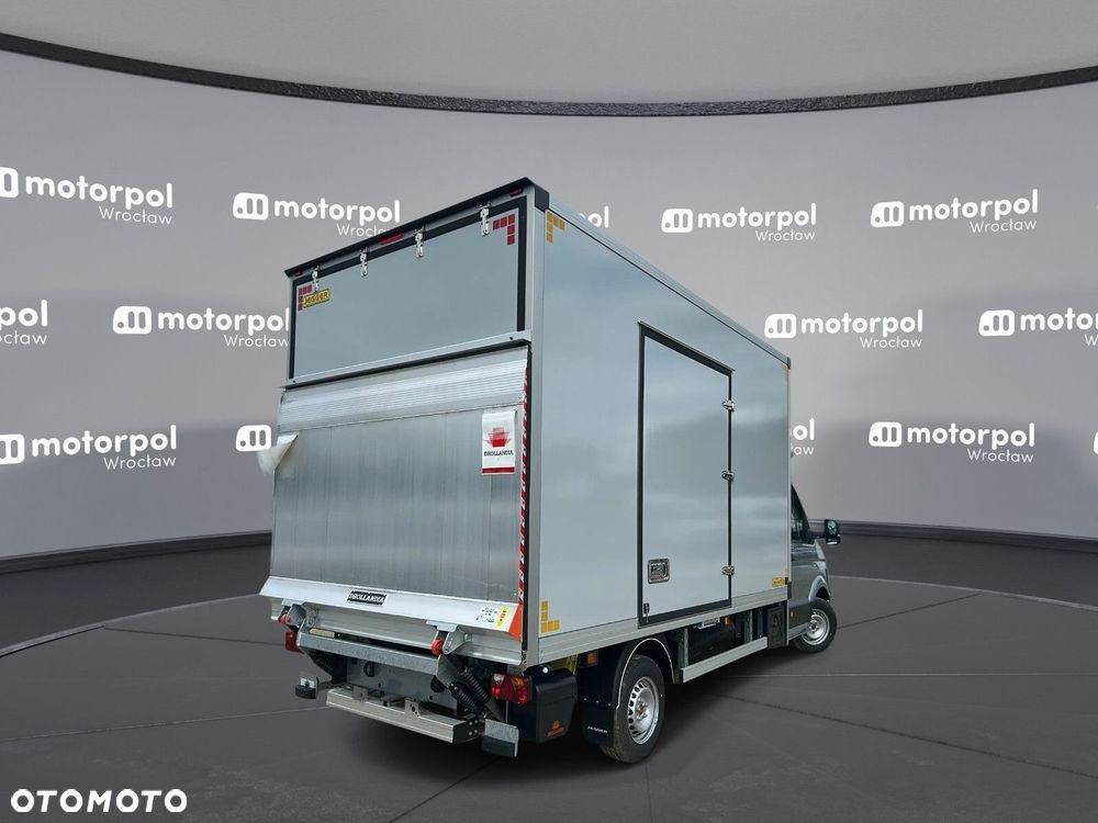 Volkswagen Crafter KONTENER+WINDA/AUTOMAT/35 Podwozie z pojedynczą kabiną 2,0 l 163 KM manual r. o.: 4490 mm - 9