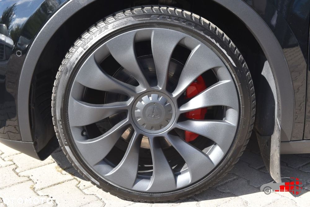Tesla Model Y - 12