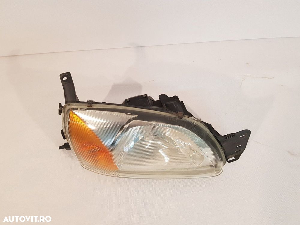 Far dreapta Ford Fiesta dupa 1997 - 4