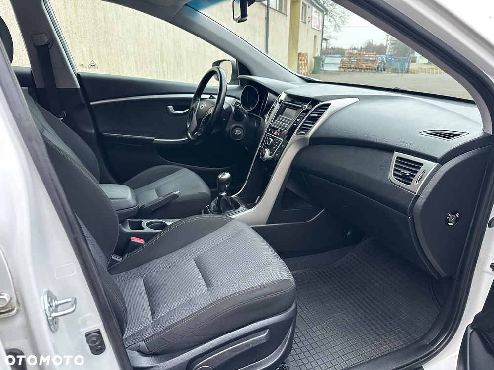 Hyundai i30 blue Kombi 1.6 GDi Passion - 21