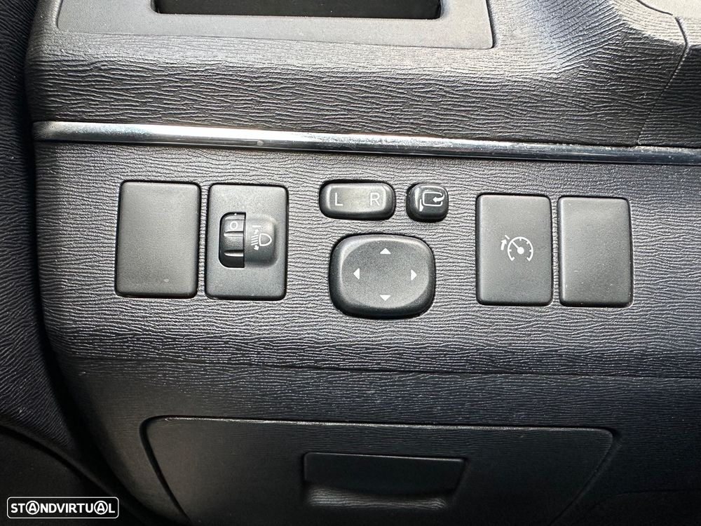 Toyota Avensis SW 2.0 D-4D Exclusive +Pele+GPS - 31