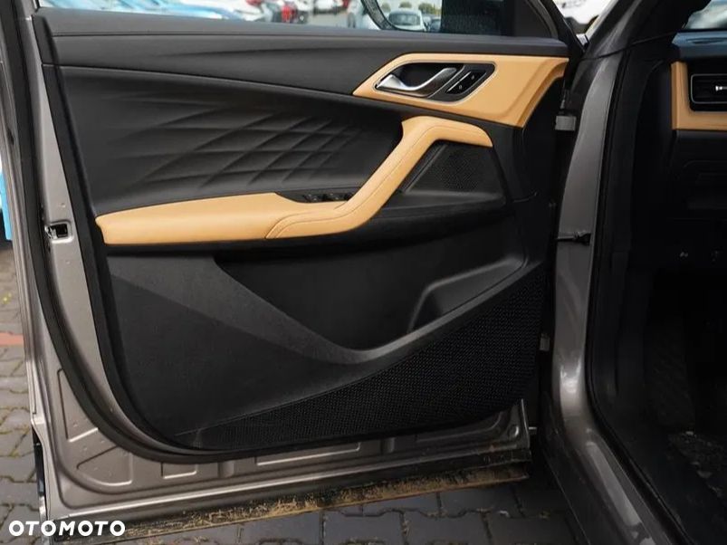 MG HS 1.5 T-GDI Exclusive DCT - 10