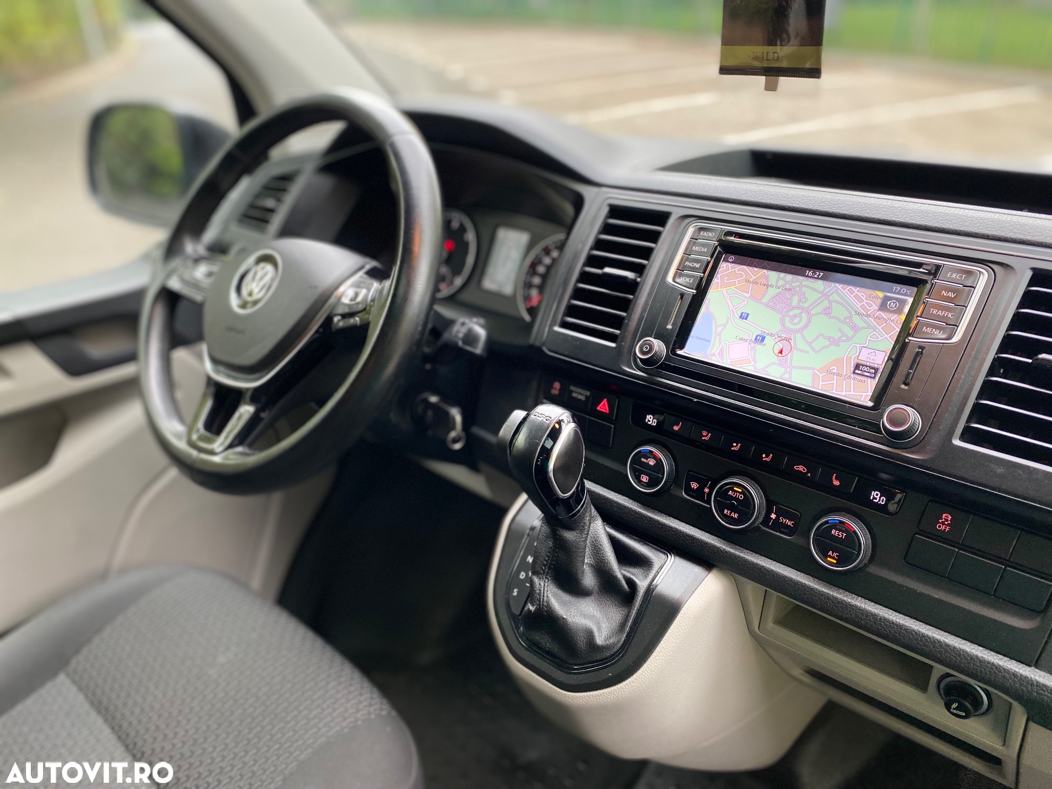 Volkswagen Transporter Caravelle DSG Kurz 4MOTION Highline - 9